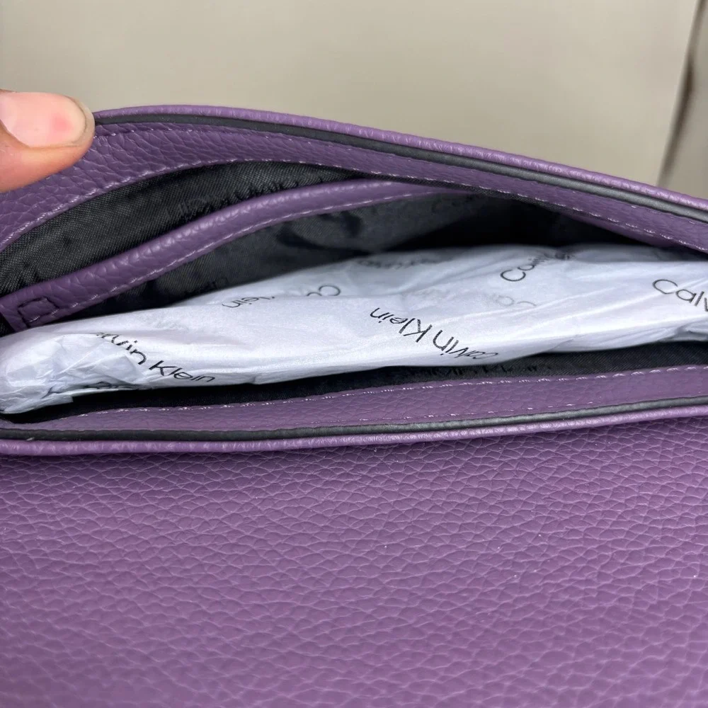 Calvin Klein Arya Purple Pebbled Crossbody Bag H5JEYZK4 New